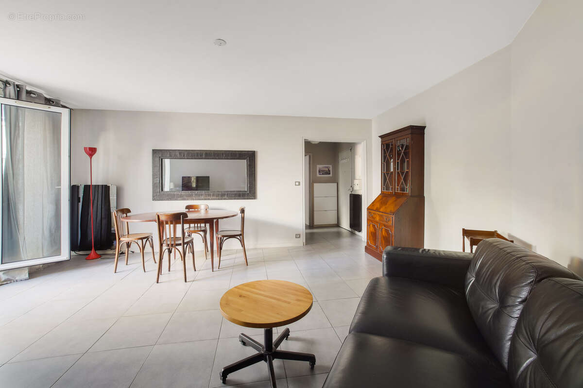 Appartement à PARIS-10E