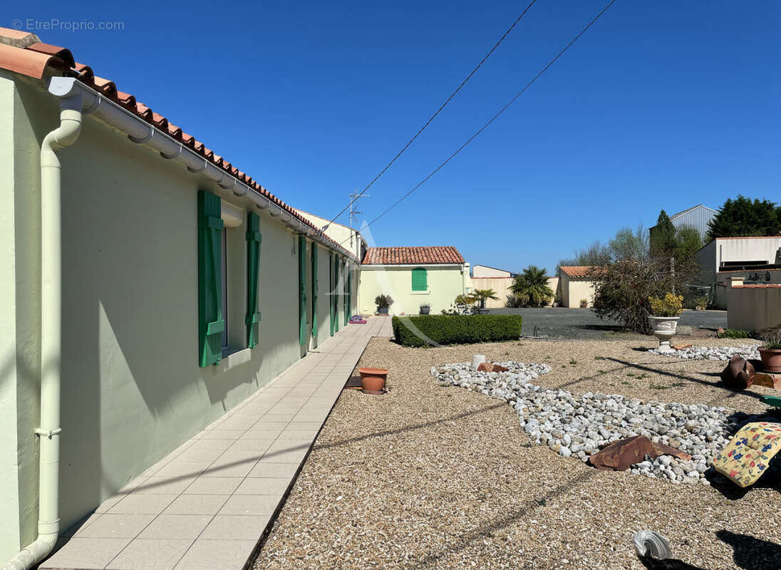 Maison Vix -  91 m² - terrain d'environ 2000 m² - photo 10