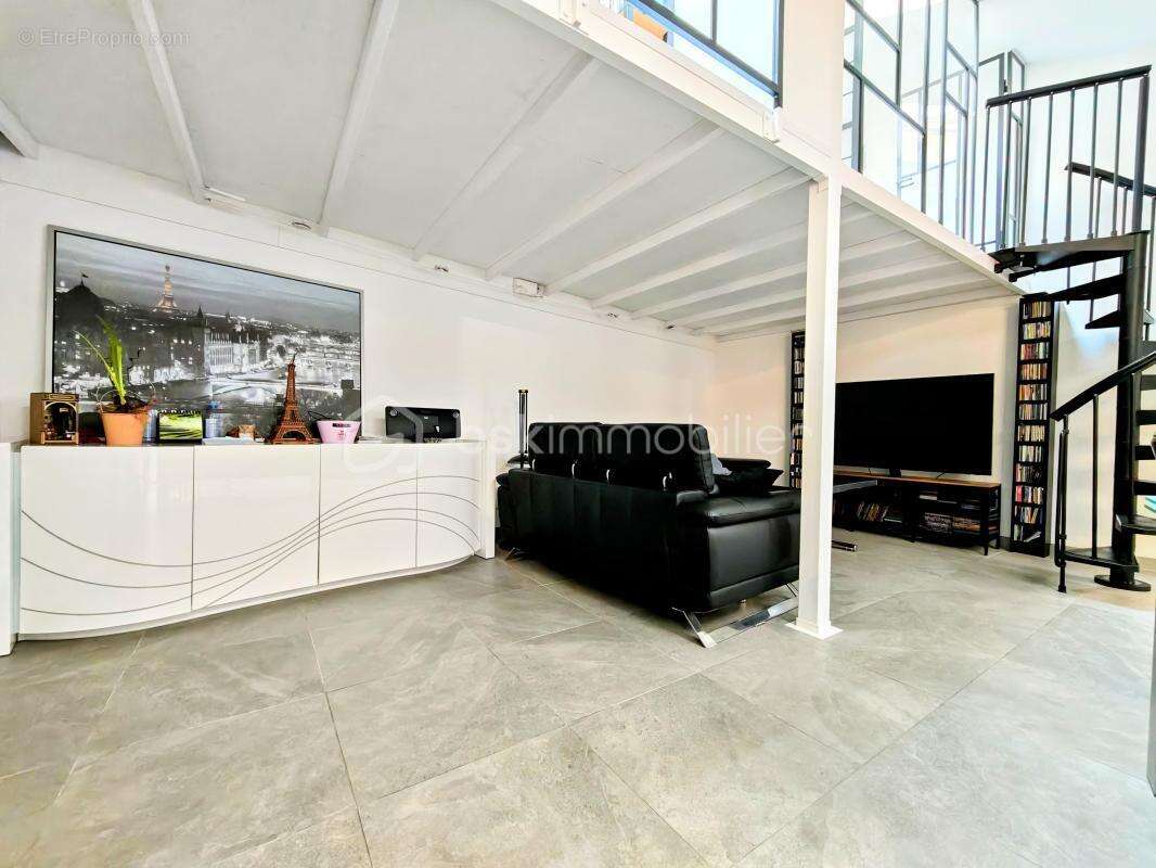 EXCLUSIVITÉ – Magnifique appartement duplex avec terrasse au cœur de la Place du Forum à Reims ! - photo 5