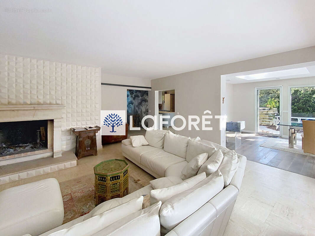 Maison à CRESPIERES