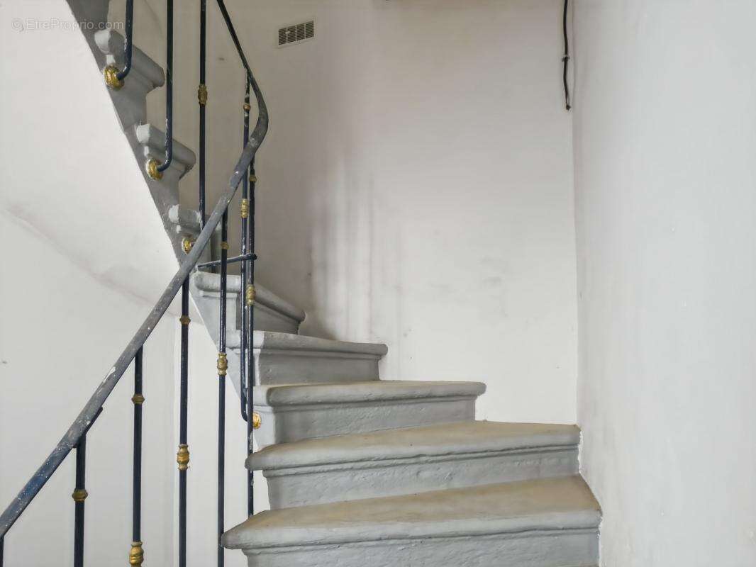 Immeuble Alès 160 m2, local commercial et trois appartements - photo 18