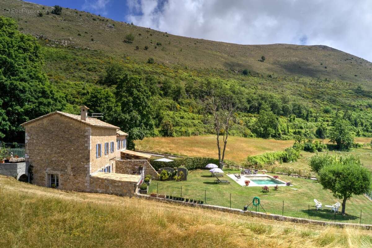 Maison à TOURRETTES-SUR-LOUP