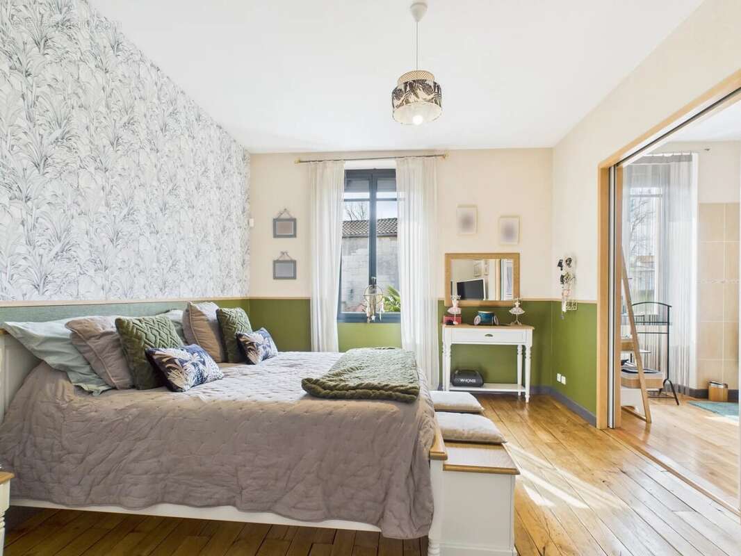 Maison à LA ROCHE-CHALAIS