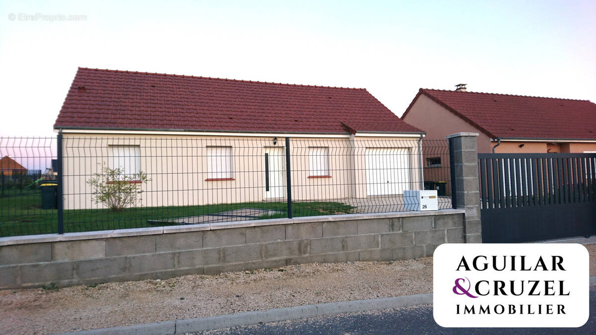 Maison à LA CHAPELLE-SAINT-URSIN