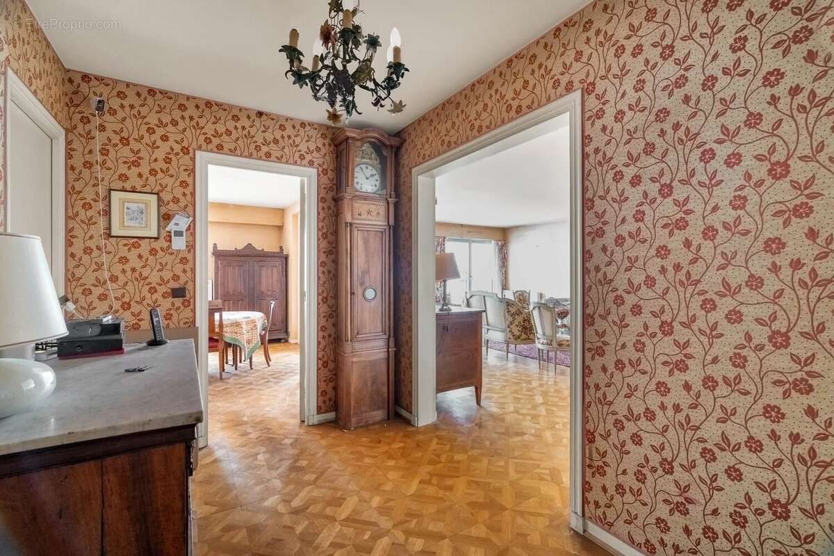 Appartement à NEUILLY-SUR-SEINE