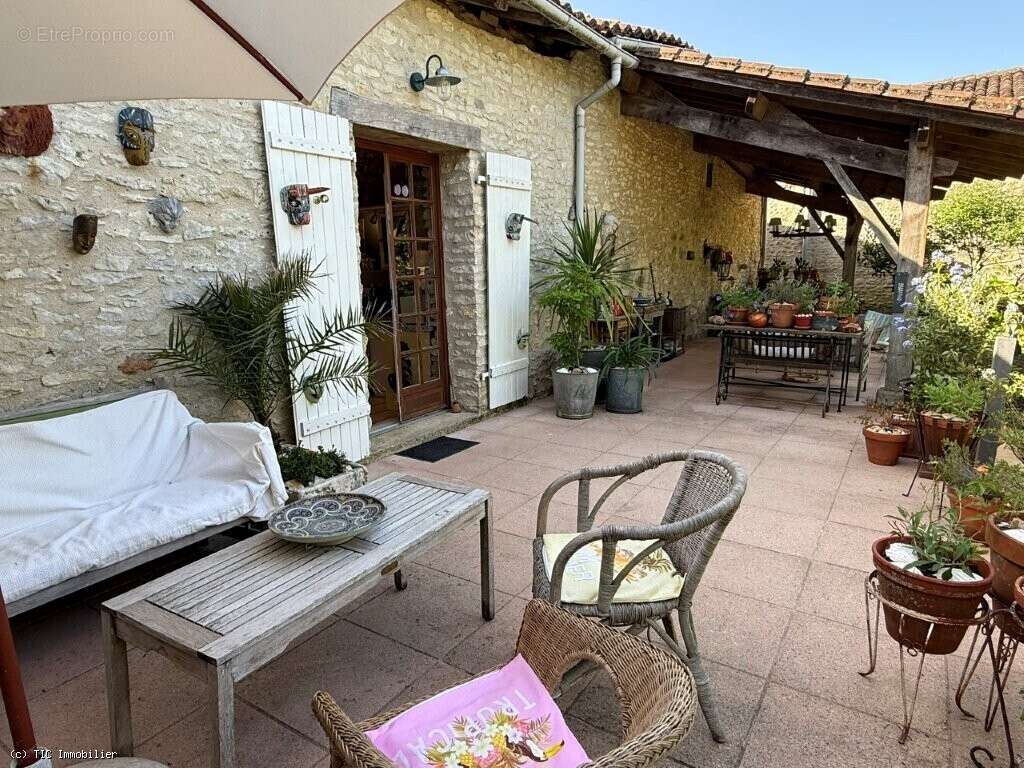 Maison à CHAMPAGNE-MOUTON