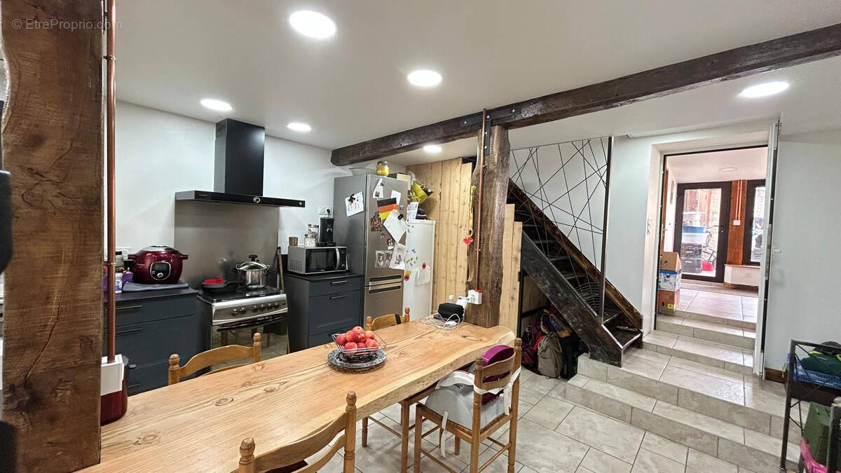 Maison à CHAZELLES-SUR-LYON