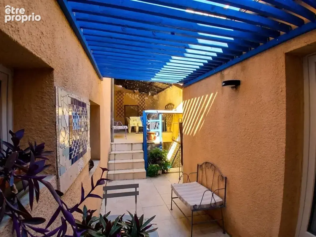 Maison de village entièrement rénovée de 185 m2 avec patio terrasse et cour intérieure - photo 10