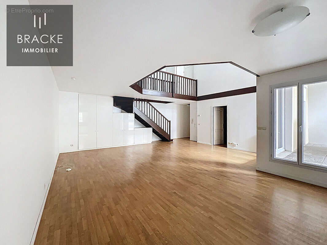 Appartement à COURBEVOIE