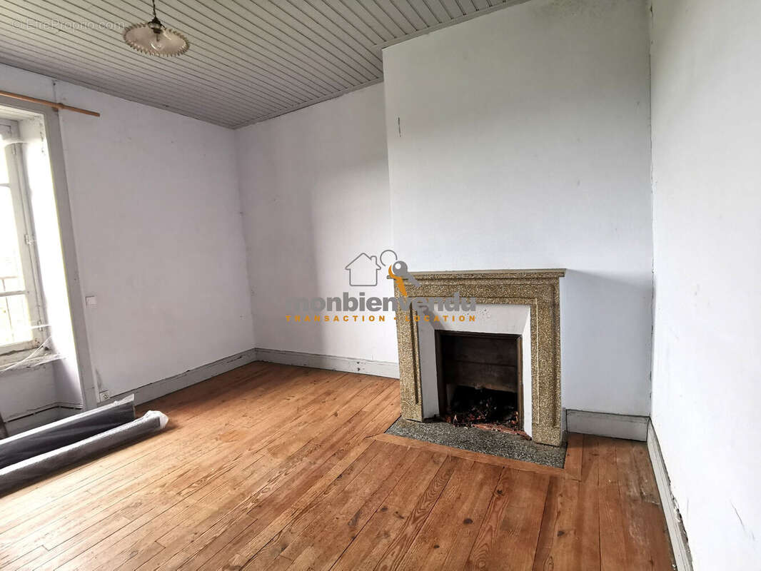 Maison à SAINT-CHAMANT