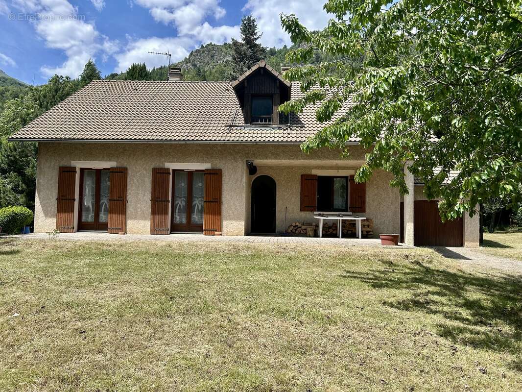 A vendre maison traditionnelle plain pied avec grand potentiel à - photo 9