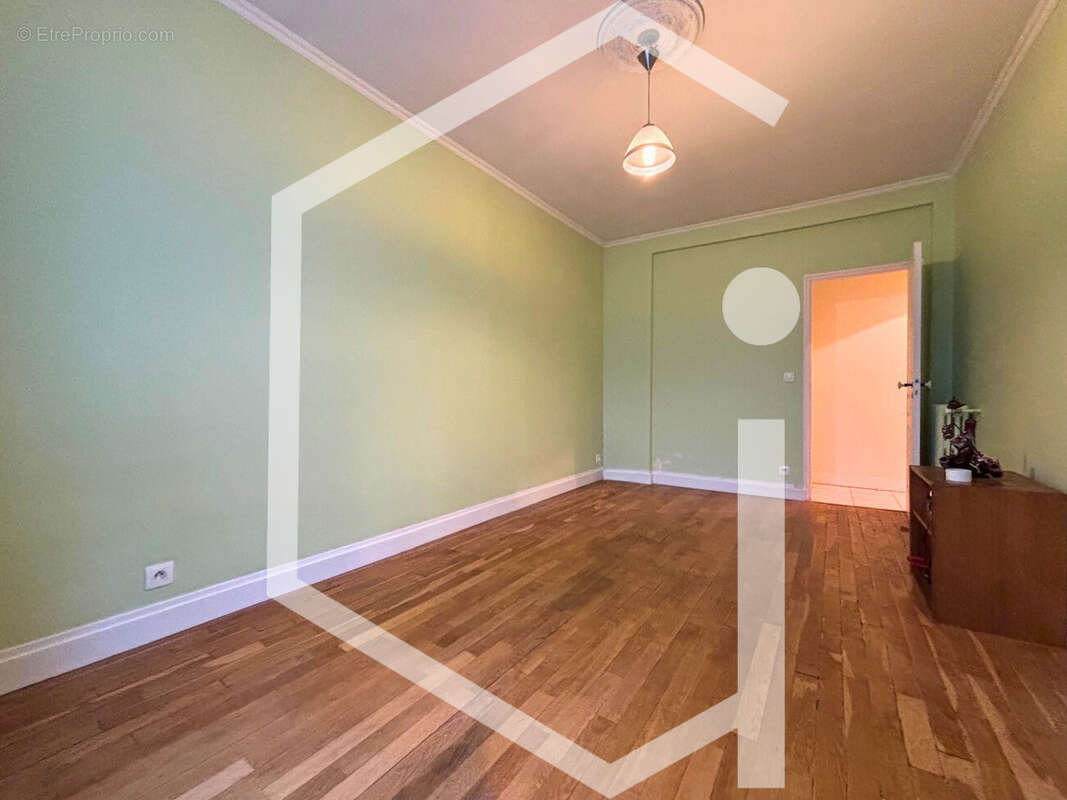 Appartement à LA GARENNE-COLOMBES