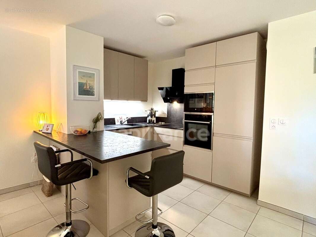 Appartement à vendre 4 pièces HYERES (83) - Plain pied - 2 parkings - 2 terrasses - photo 6