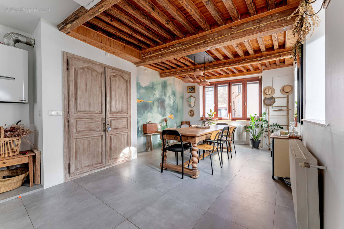 Maison à NEUVILLE-SUR-SAONE