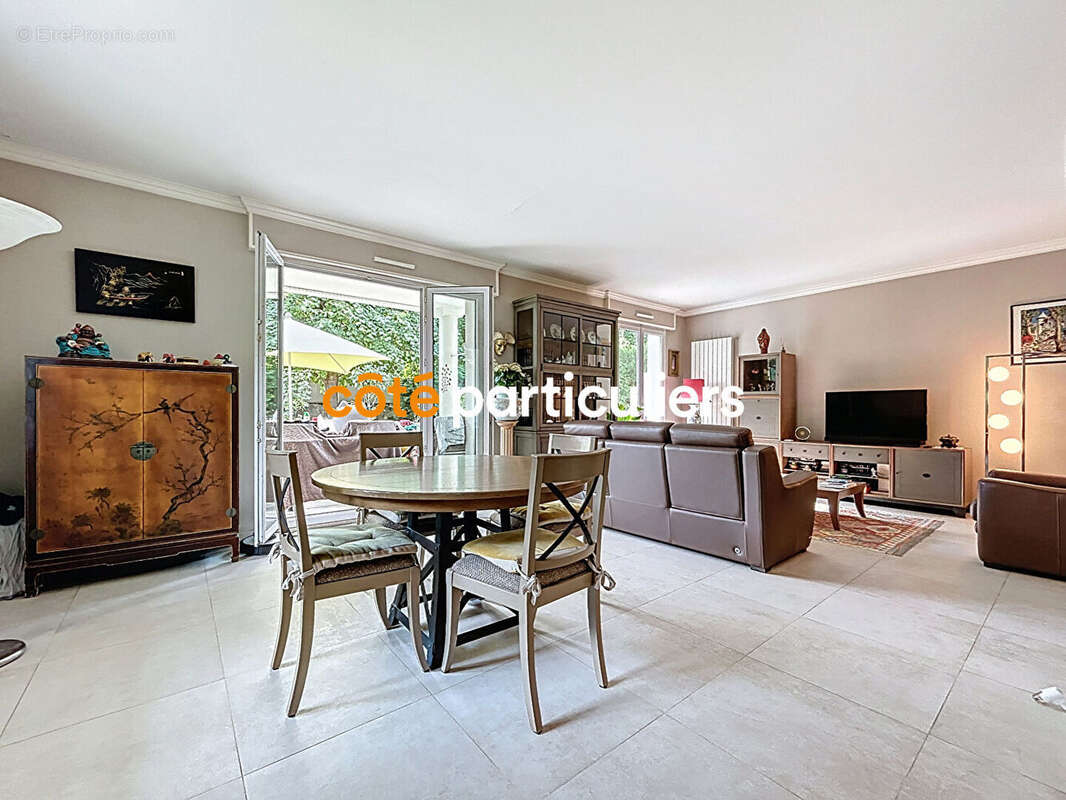 Appartement à SAINT-MAUR-DES-FOSSES