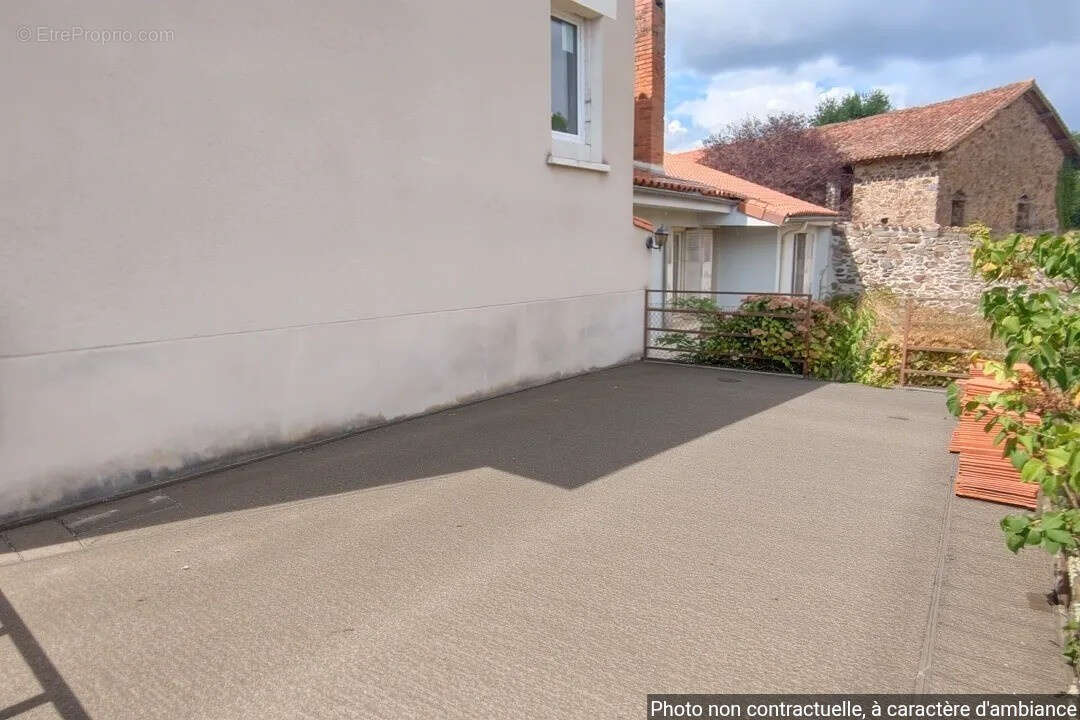 Maison à SAINT-YRIEIX-SOUS-AIXE