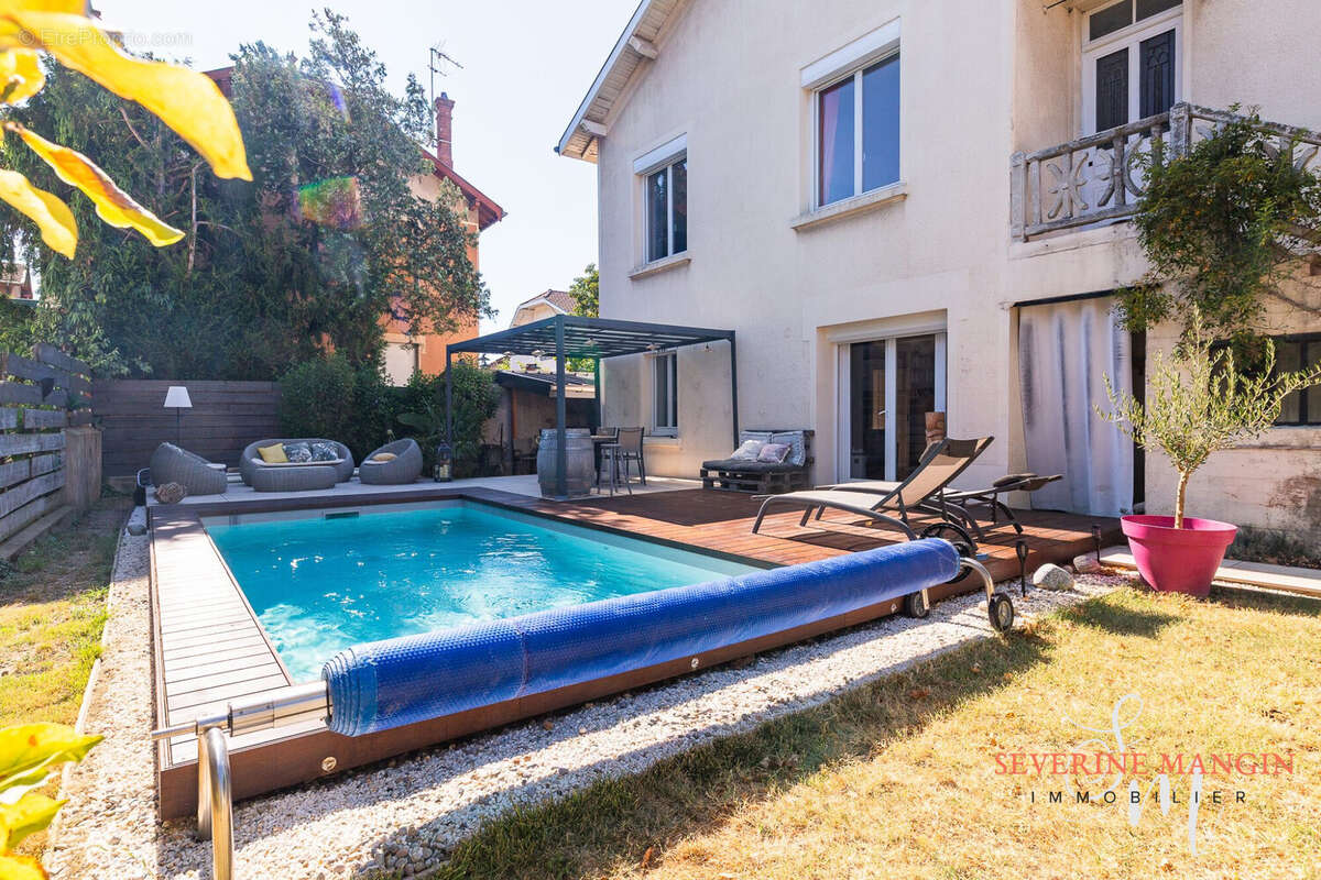 Maison 188 m² à Romans-Sur-Isere  - photo 3