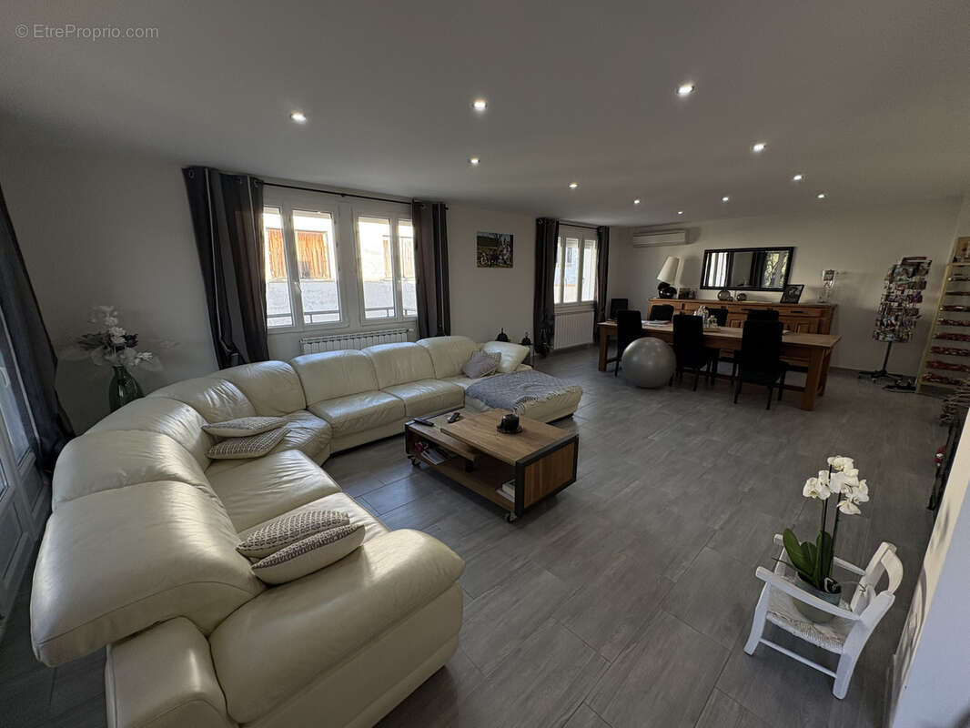 Maison à MONTAIGU-DE-QUERCY