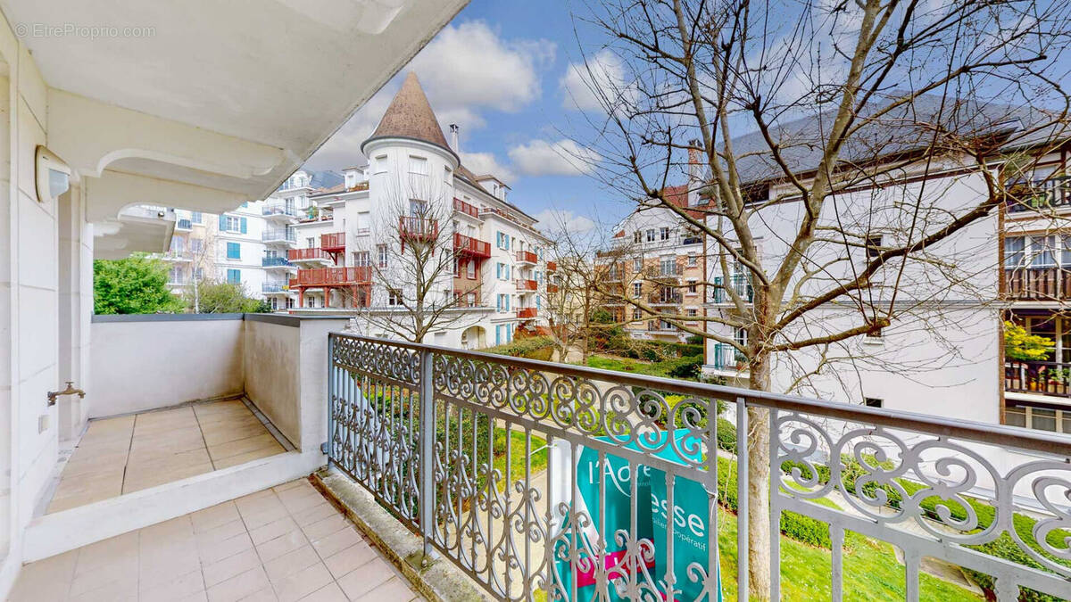 Appartement à LE PLESSIS-ROBINSON