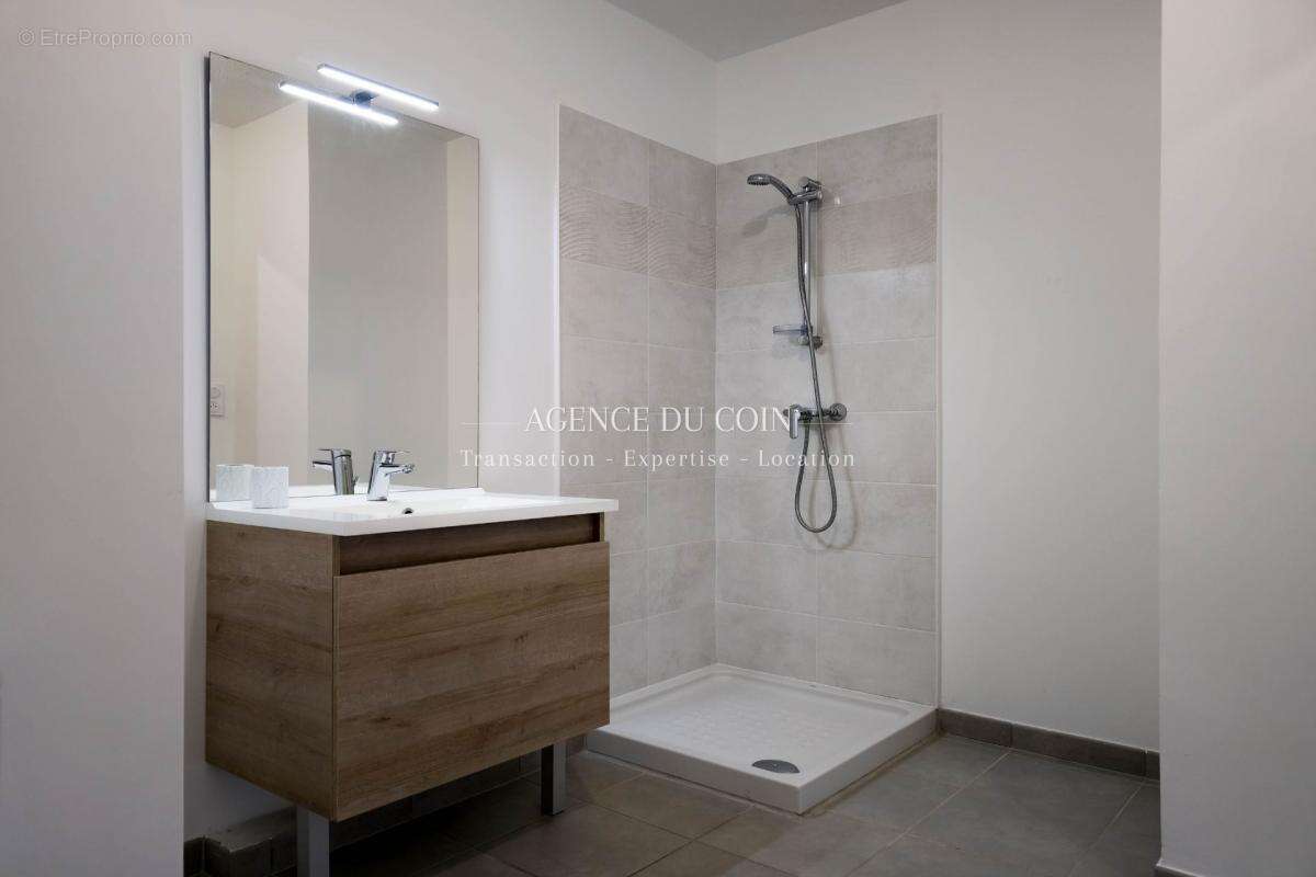 Appartement à LE MUY