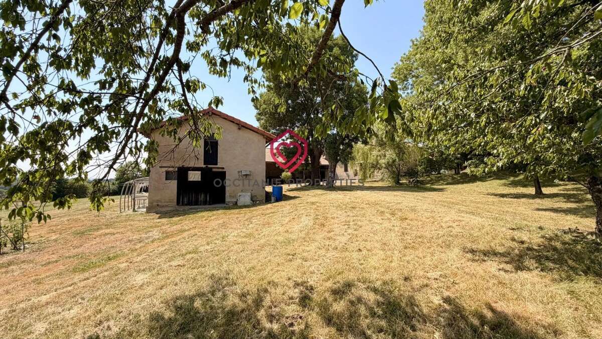 Propriété avec deux habitations et dépendances sur 1,3ha de terrain - photo 14