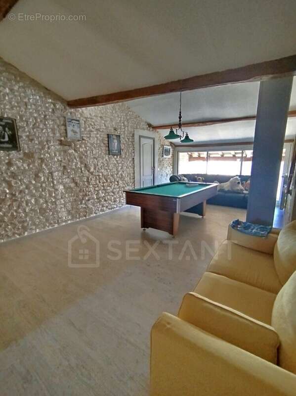 Charentaise de caractère  276 m² habitables  4 chambres  dépendances - photo 15