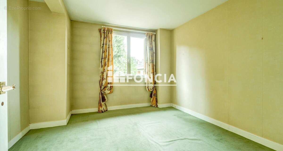 Appartement à MAREIL-MARLY