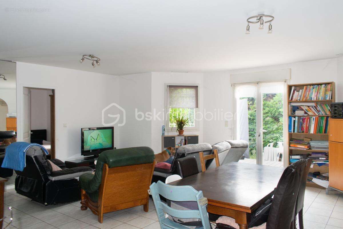 A Saint-andré-de-Sangonis, maison de 103 m² sur 626 m² de terrain avec piscine - photo 4
