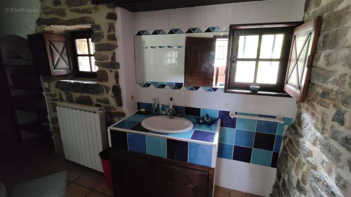 Maison à VEYRAS