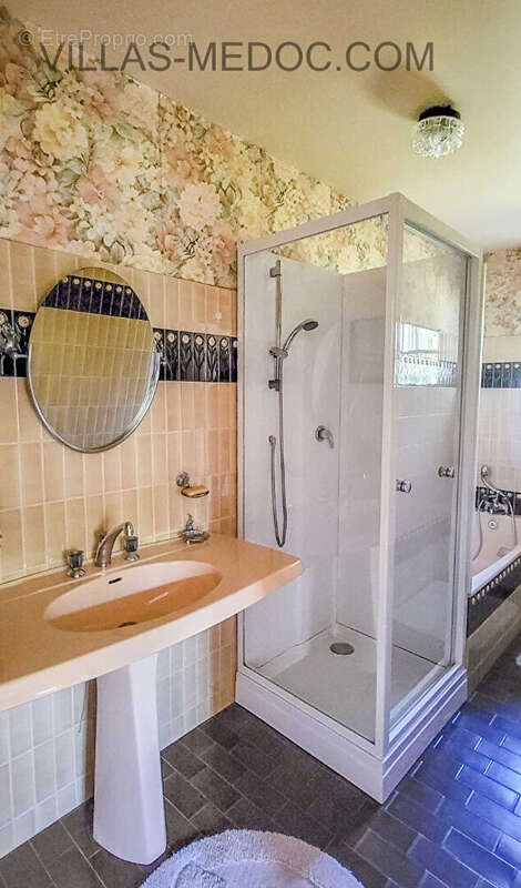 Maison à VENDAYS-MONTALIVET