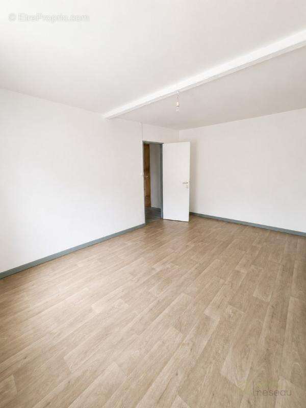 Maison 110 m² à La Sentinelle  - photo 5