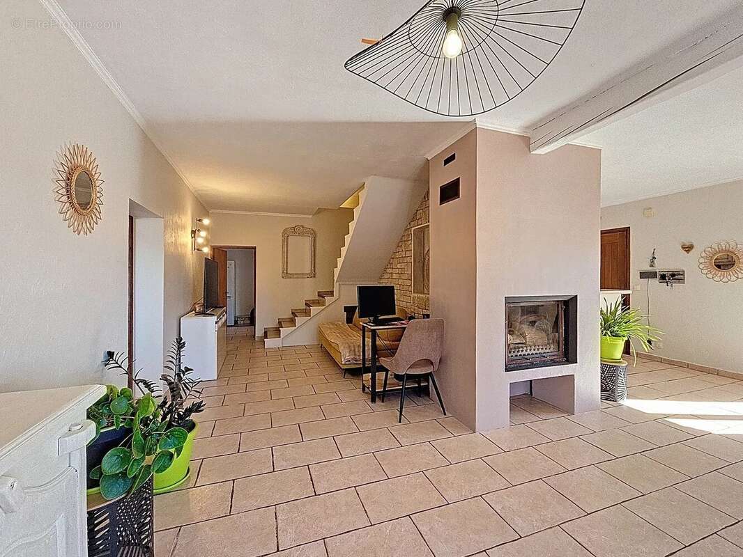 Maison à SAINT-LAURENT-DU-VAR