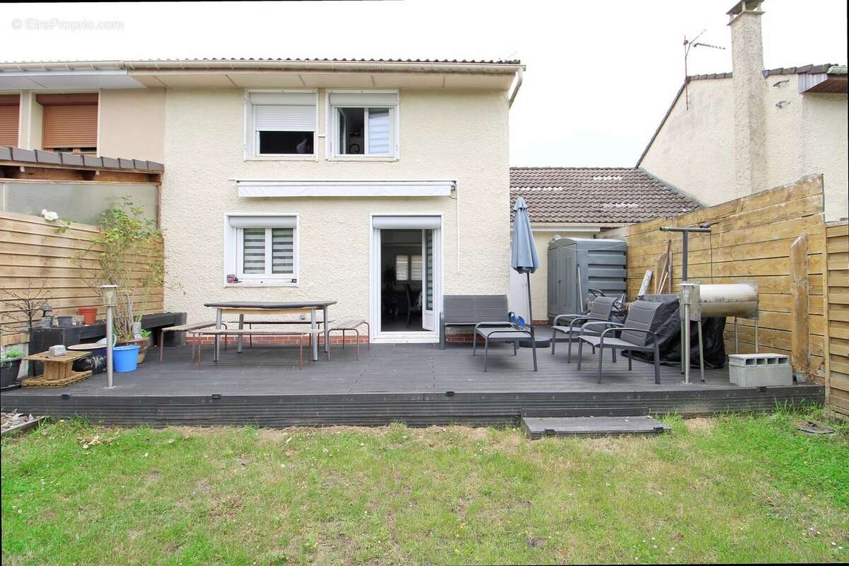 Maison à SAINT-ETIENNE-DU-ROUVRAY