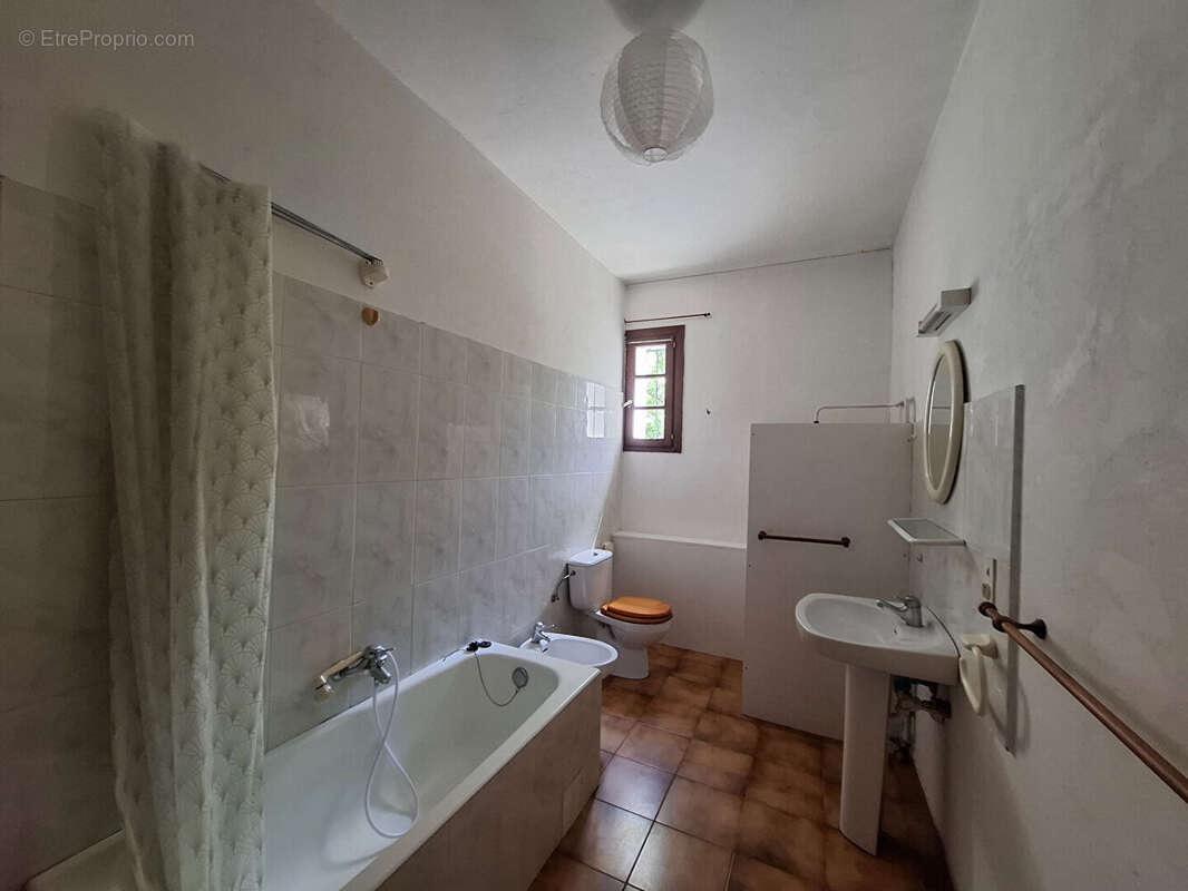 Appartement 220m²- Garage 100m² - Fort potentiel - Jardin privatif - photo 5