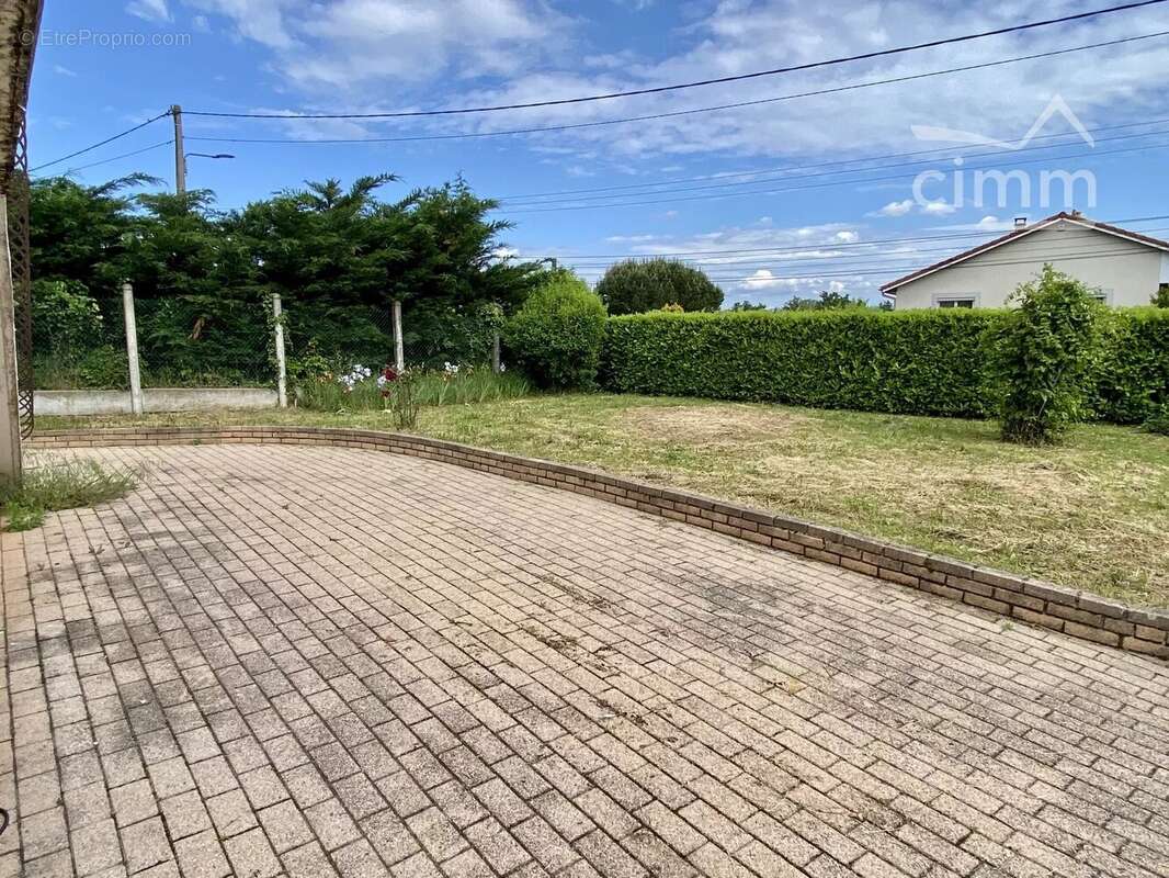 Maison à SURY-LE-COMTAL