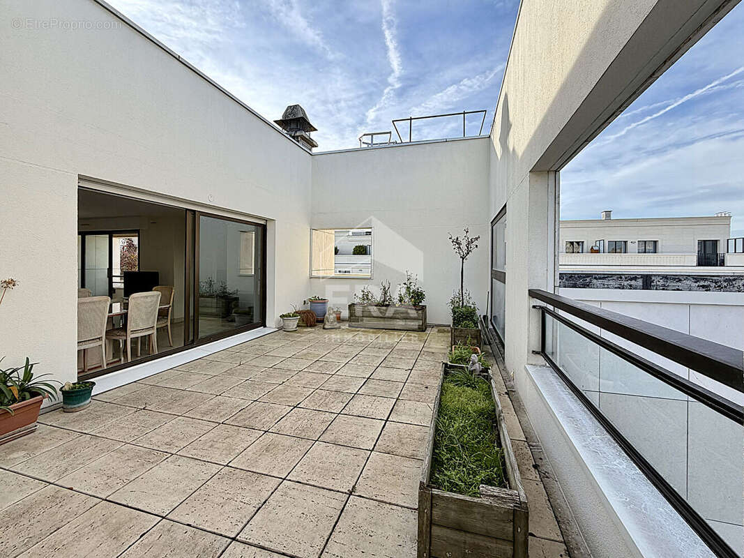 Appartement à LEVALLOIS-PERRET