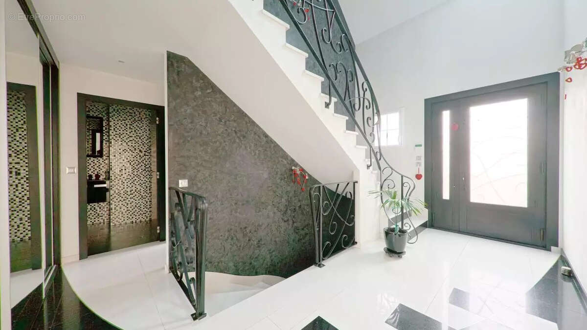 Magnifique maison directement sur le golf d'Ormesson - photo 9