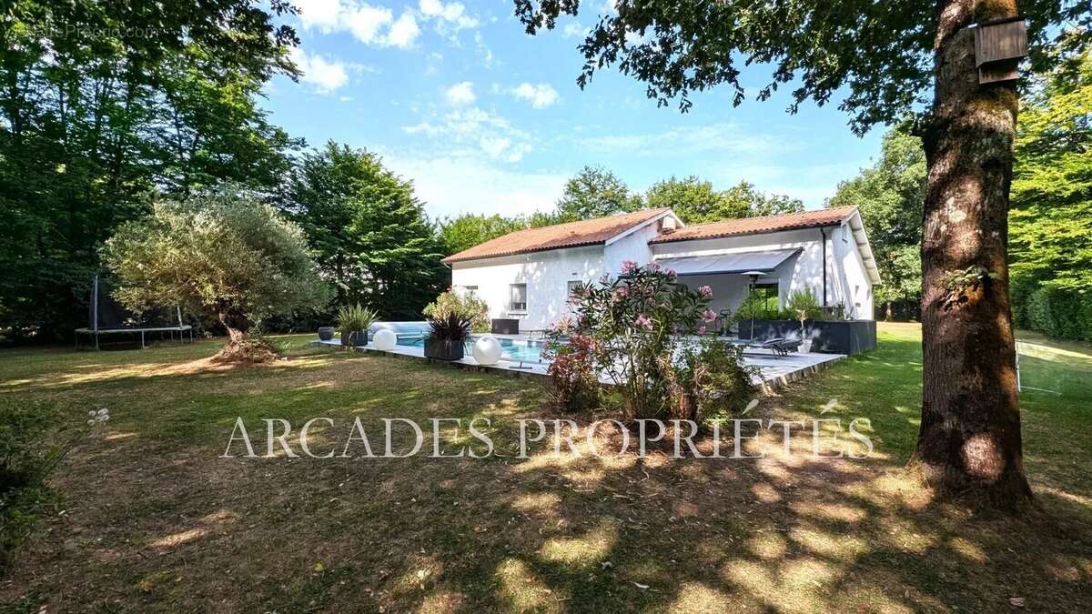 Maison à SAINT-SULPICE-ET-CAMEYRAC