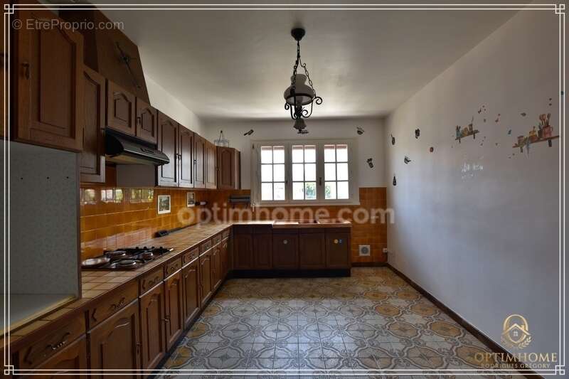 Une maison familiale où chaque espace raconte une histoire - A vendre 6 pièces LANNEMEZAN (65) - photo 10