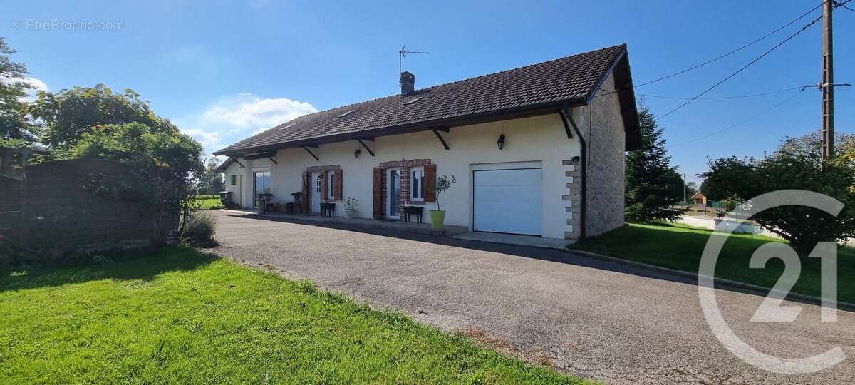 Maison à SAVIGNY-EN-REVERMONT