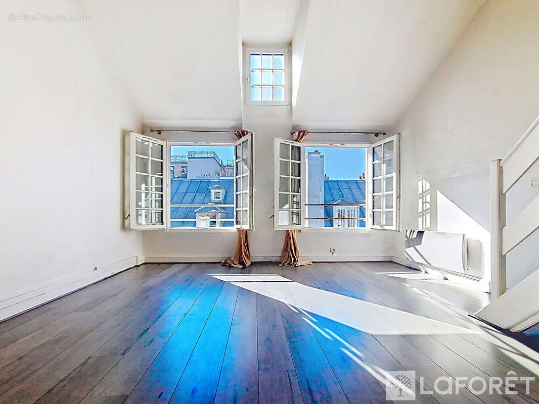Appartement à PARIS-1E