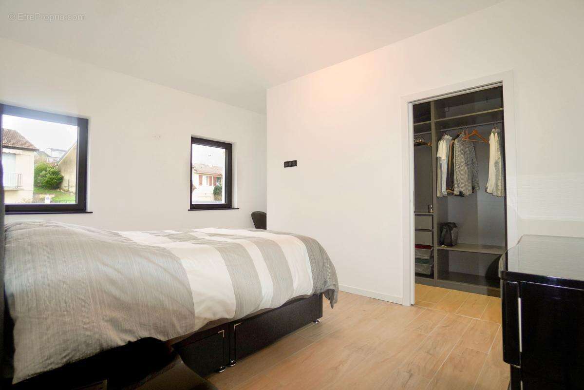 Maison à LAY-SAINT-CHRISTOPHE