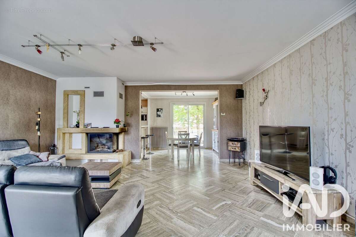 Maison 240 m² à La Chapelle-En-Serval  - photo 3