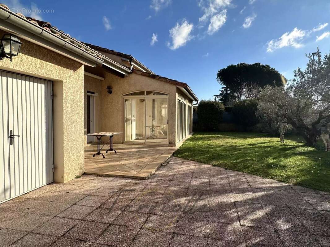 Maison à MONTELIMAR