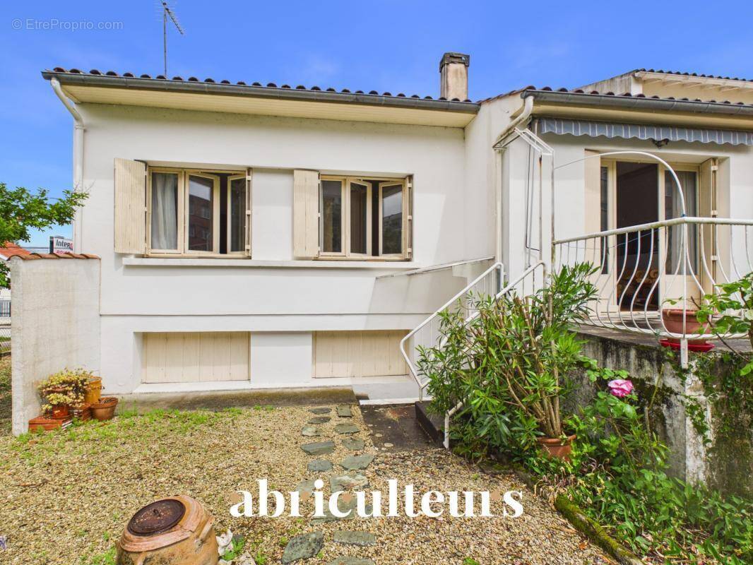 Maison à SAINTES