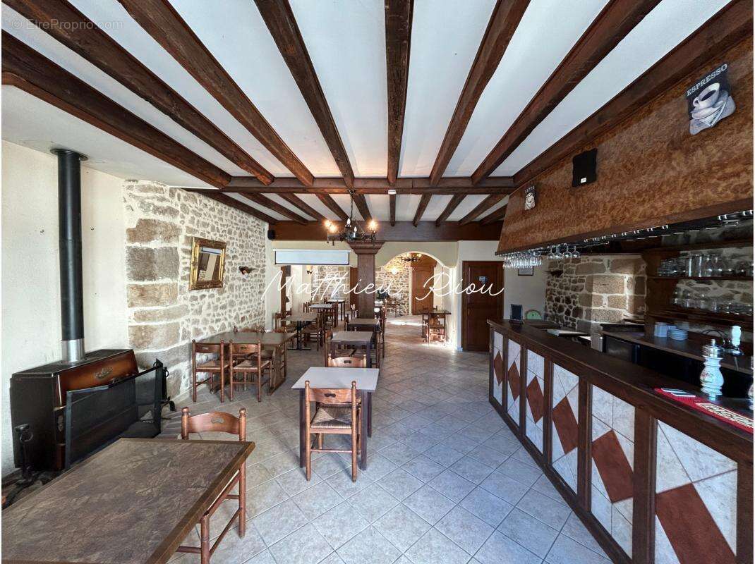 Commerce à SAINT-ETIENNE-DE-FURSAC