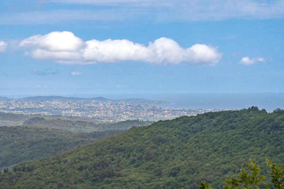Maison de 6 pièces de 256 m² à Le Bar-sur-Loup - photo 13