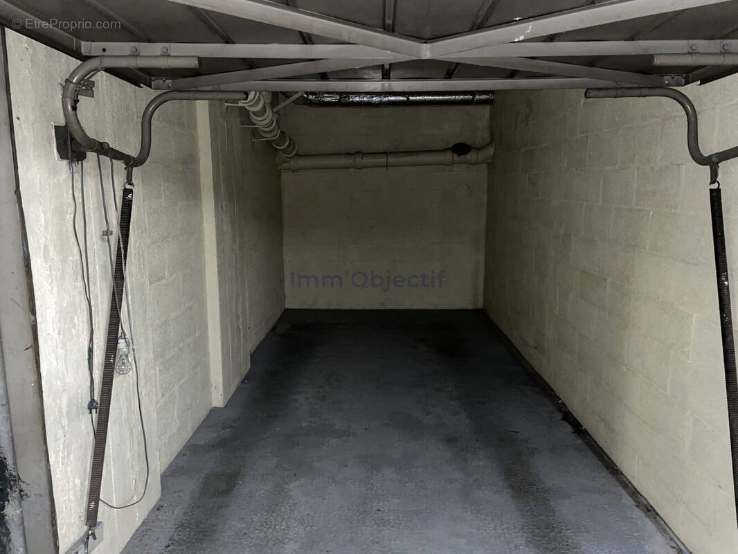 Parking à PARIS-12E