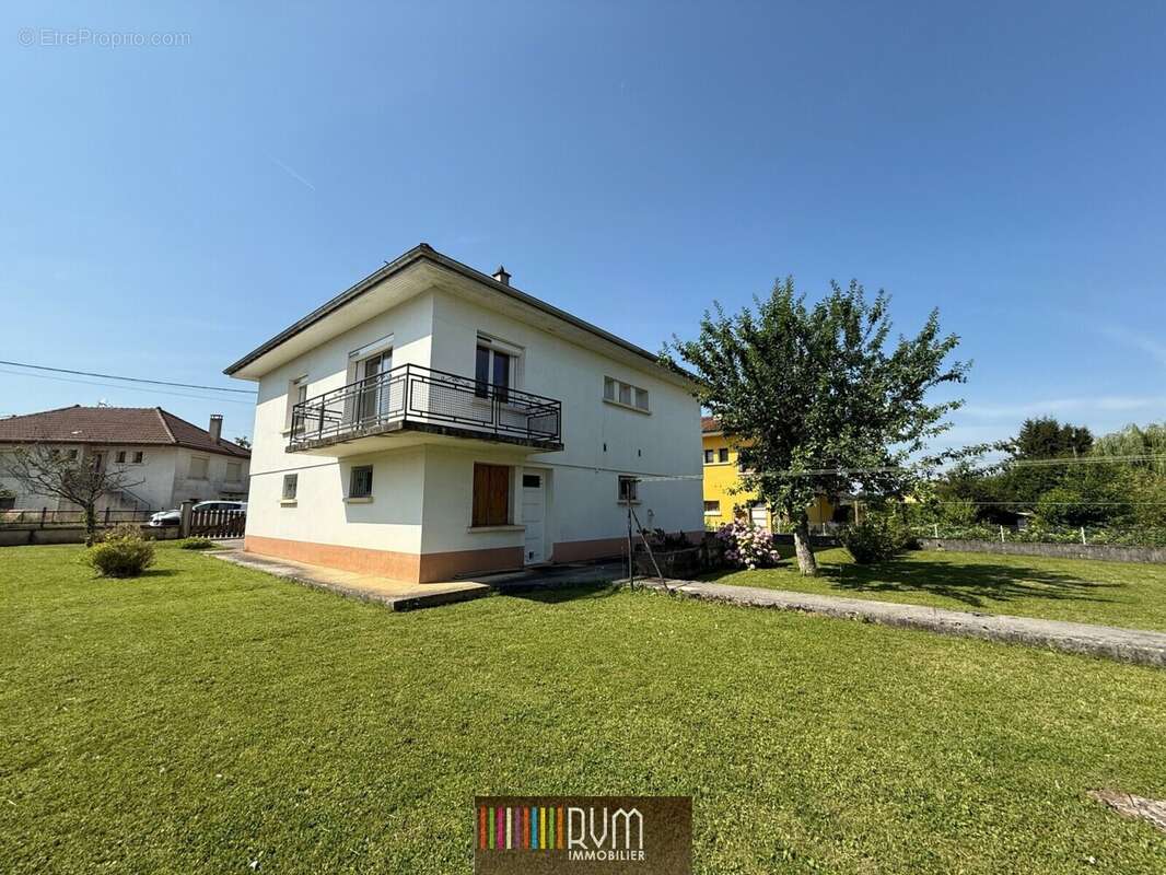 Maison à CEYZERIAT