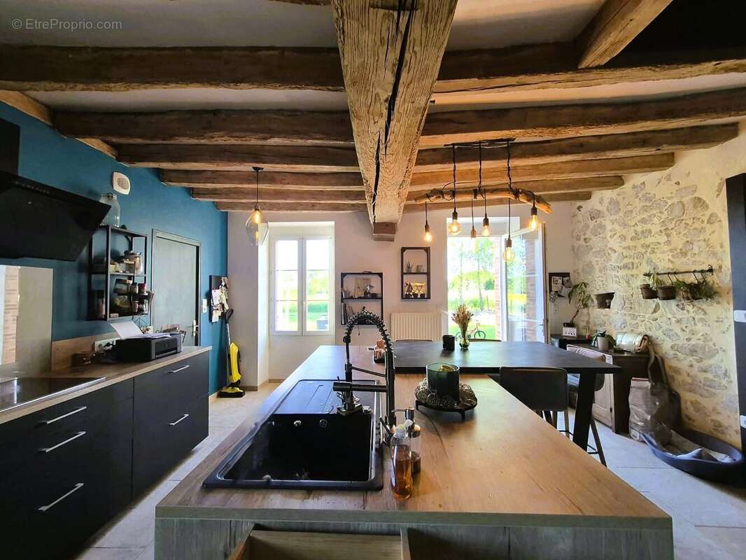 Maison à SAINT-GEORGES-DES-GARDES